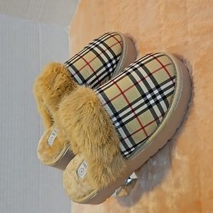 (NWT) CHECKERED SLIDES